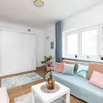 Superapart Nowolipki 23, Unwind In Urban Chic Apartmán